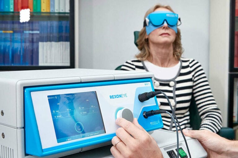 Mūsu klīnikā pieejama REXON-EYE® – progresīva radiofrekvences (RF) terapija sausās acs sindroma ārstēšanai.